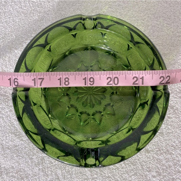Vintage MCM Avocado Green Textured Glass Round Ashtray Trinket Dish Decor - Picture 3 of 12